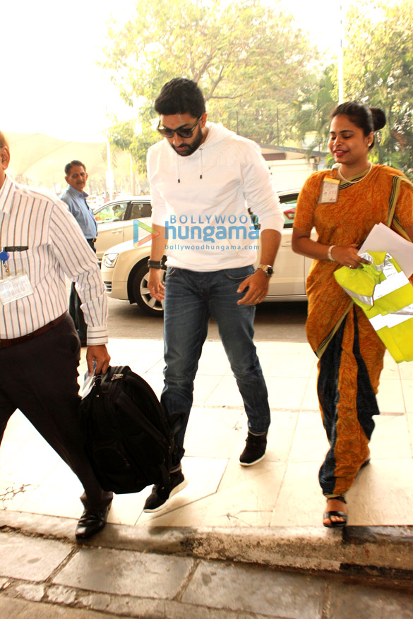 abhishek bachchan jaya bachchan irrfan khan and others snapped at the airport 8