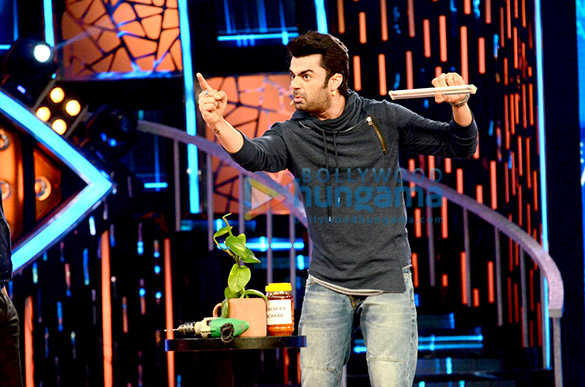 manish paul promotes tere bin laden dead or alive with salman khan on bigg boss 9 7