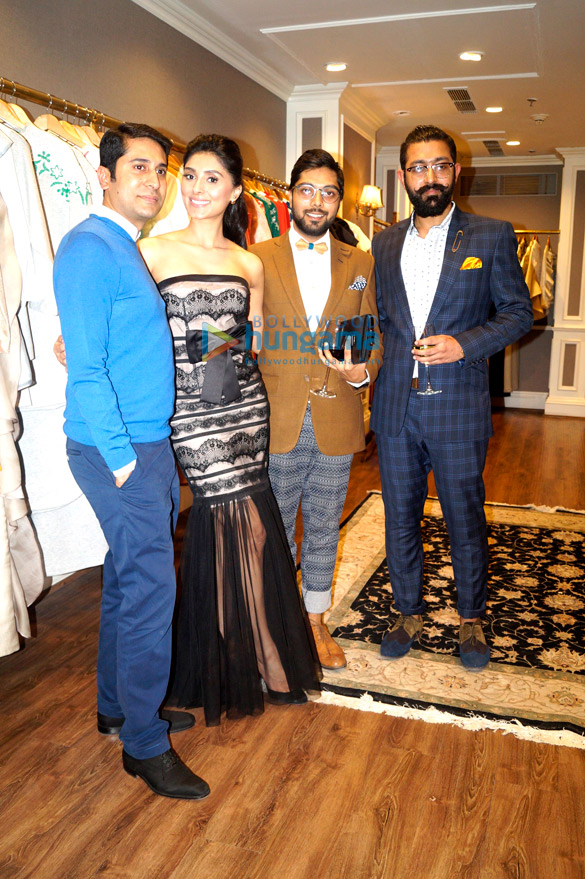pernia qureshi launches vineet bahls collection 2