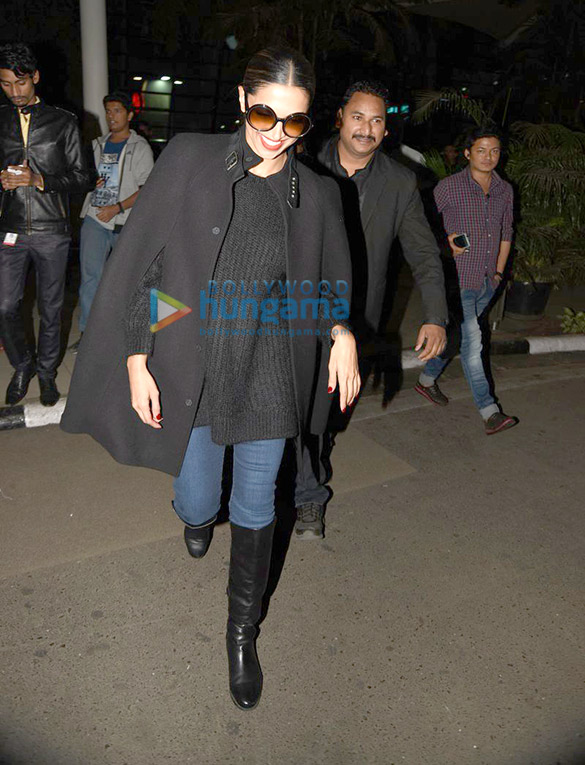 deepika padukone snapped at the domestic terminal returning from delhi 6