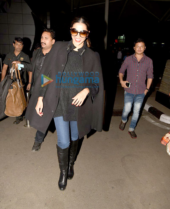 deepika padukone snapped at the domestic terminal returning from delhi 9