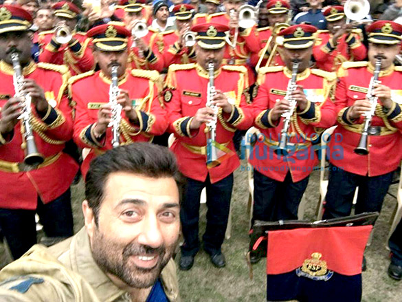 sunny deol visits bsf camp in delhi 2