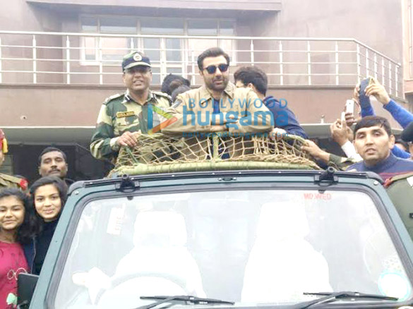 sunny deol visits bsf camp in delhi 3