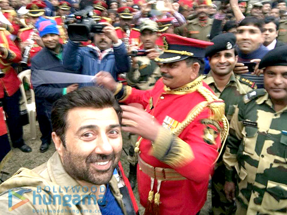 sunny deol visits bsf camp in delhi 4