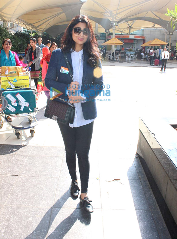 deepika padukone shriya saran and others snapped at the airport 3
