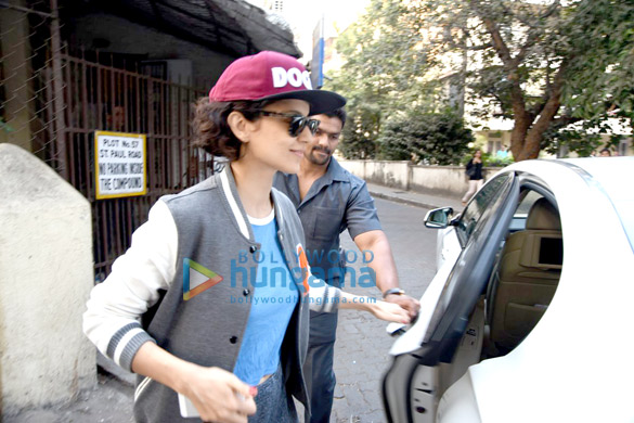 kangna ranaut snapped post dubbing in bandra 7