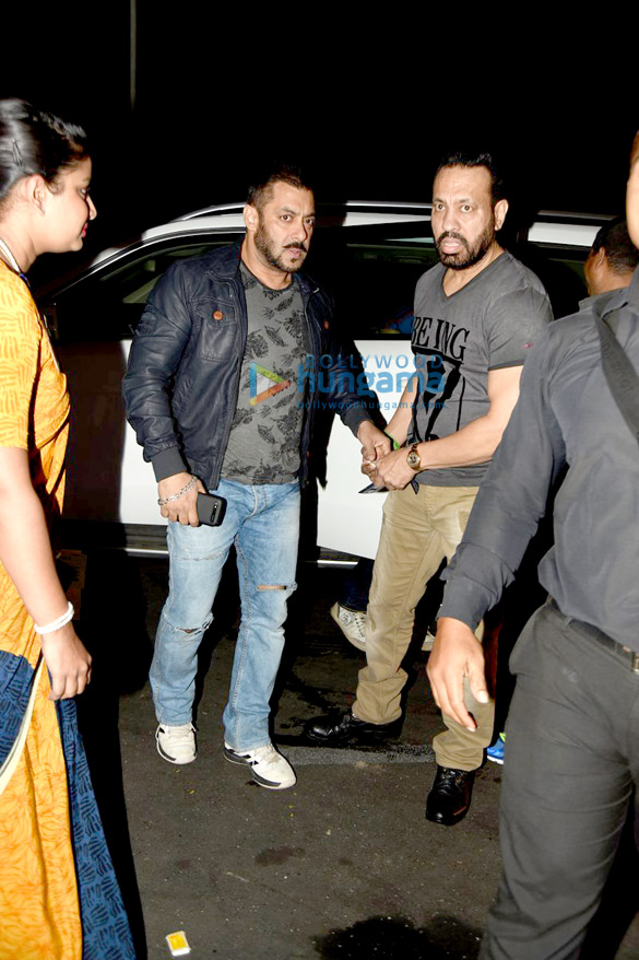 salman khan riteish deshmukh preity zinta sangeeta bijlani daisy shah leave for mumbai heroes match in ahmedabad 6