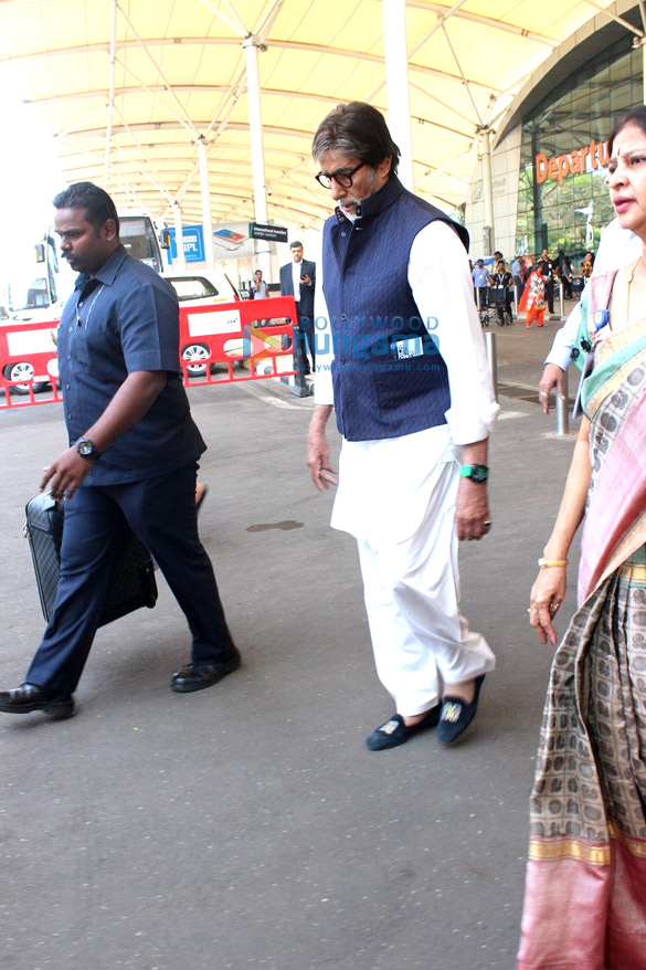 amitabh bachchan farhan akhtar others snapped at the airport 9