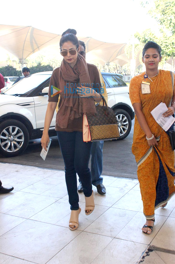amitabh bachchan farhan akhtar others snapped at the airport 4