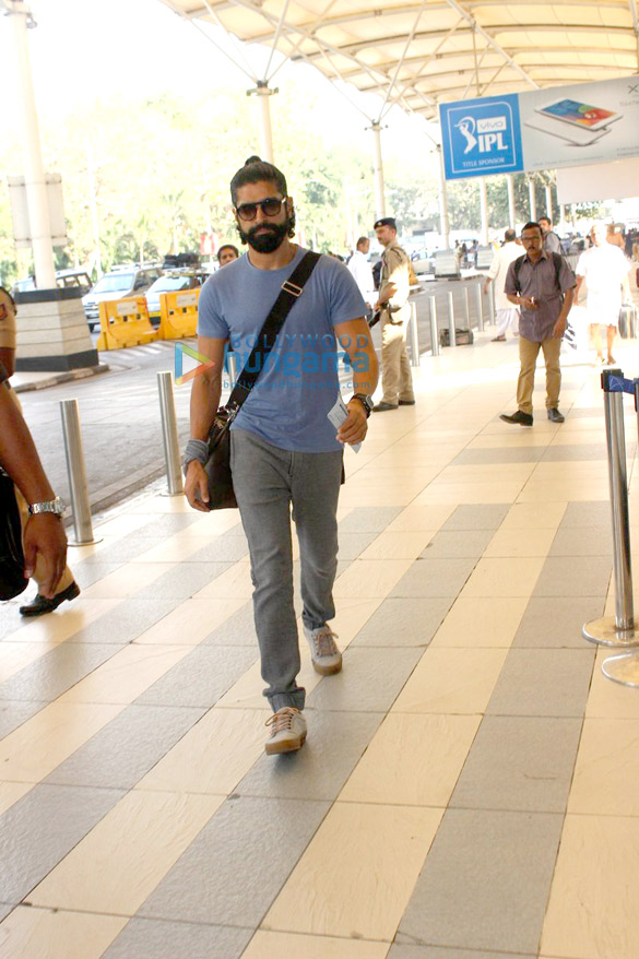 amitabh bachchan farhan akhtar others snapped at the airport 3