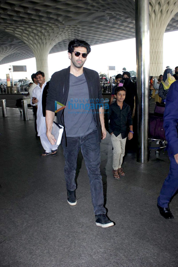 aditya roy kapoor katrina kaif depart for delhi to promote fitoor 8