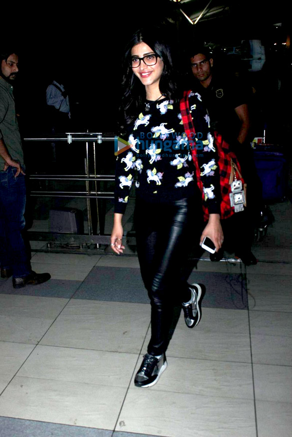 arjun kapoor kangna ranaut and others snapped on arrival at the domestic airport 5
