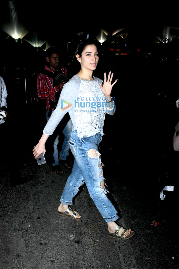 arjun kapoor kangna ranaut and others snapped on arrival at the domestic airport 4