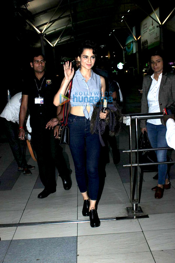 arjun kapoor kangna ranaut and others snapped on arrival at the domestic airport 3