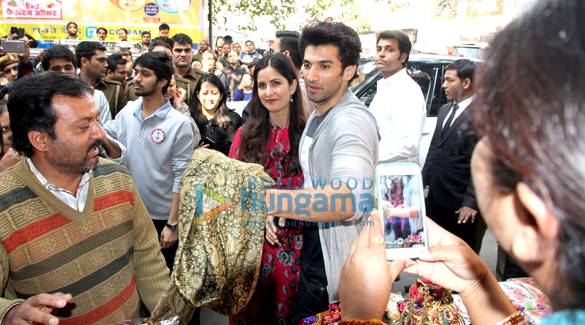 aditya roy kapur katrina kaif shop on delhi streets for fitoor promotion 2