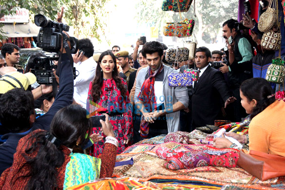 aditya roy kapur katrina kaif shop on delhi streets for fitoor promotion 10
