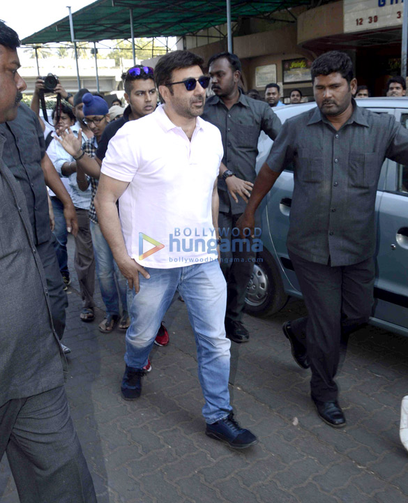 sunny deol visits gaiety galaxy cinema in mumbai for ghayal once again promotion 5