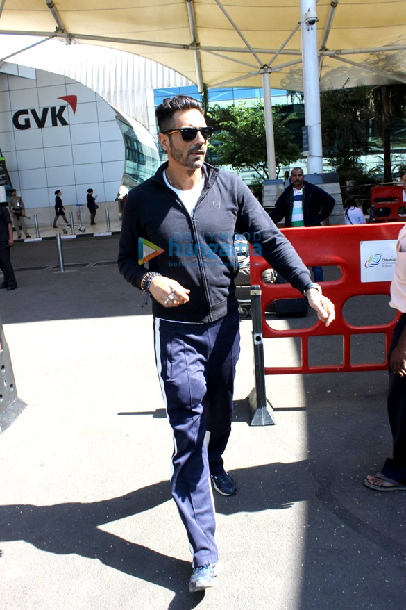 arjun rampal abhishek bachchan and others snapped at the airport 2