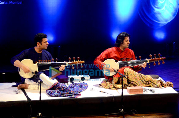 abhishek bachchan jaya bachchan grace ayaan ali khan amaan ali khans soul strings concert 4