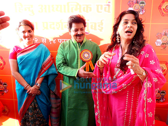 juhi chawla udit narayan and others at the opening of hindu spiritual and service fair 2016 2