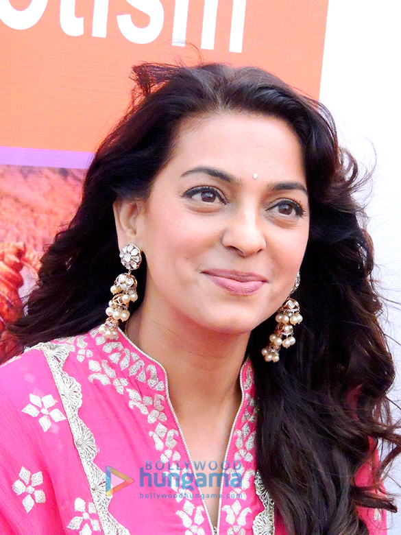 juhi chawla udit narayan and others at the opening of hindu spiritual and service fair 2016 3