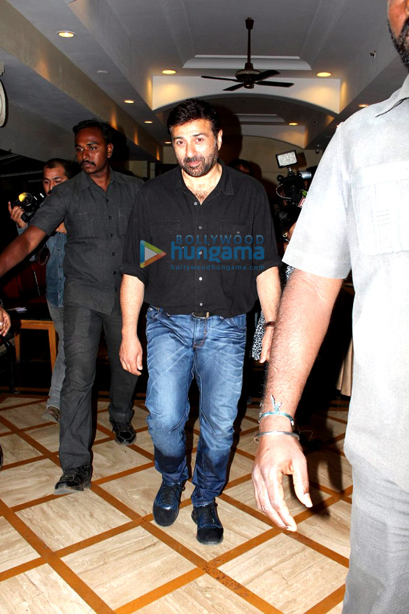 sunny deol at the launch of global baba music 9