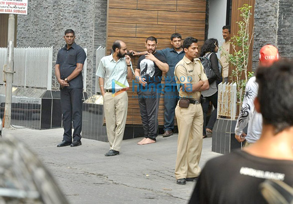 aamir khan snapped after a meeting with maharashtra government officials 5