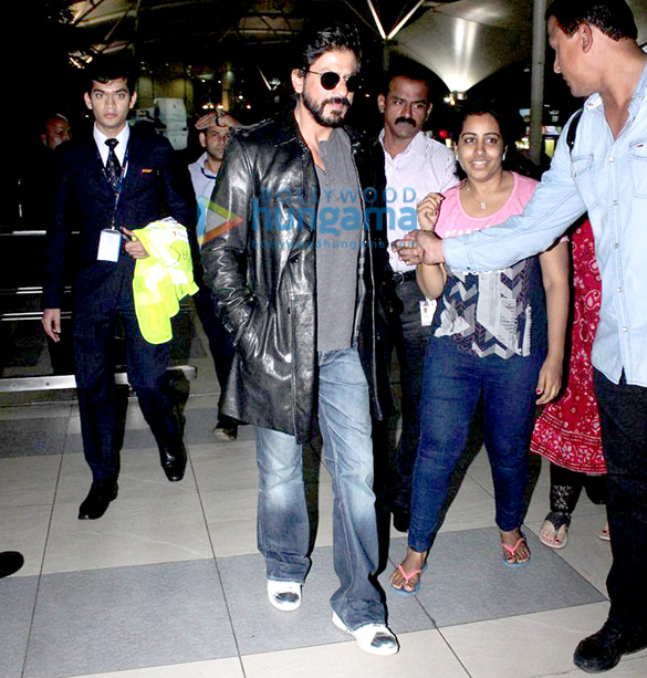 shah rukh khan returns from delhi after the launch of fan anthem 5