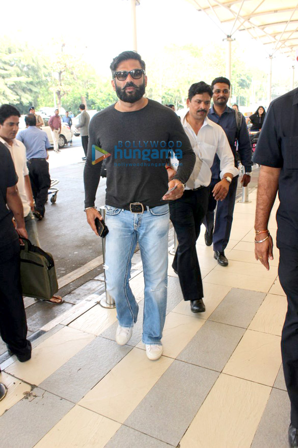 shilpa shetty anil kapoor others snapped at the airport 14