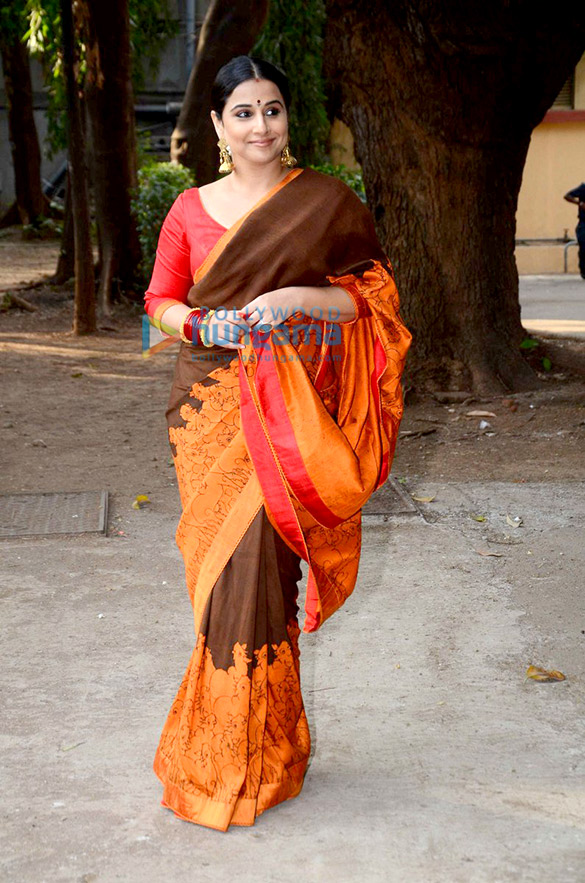 vidya balan unveils gaurang shahs summer collection 8