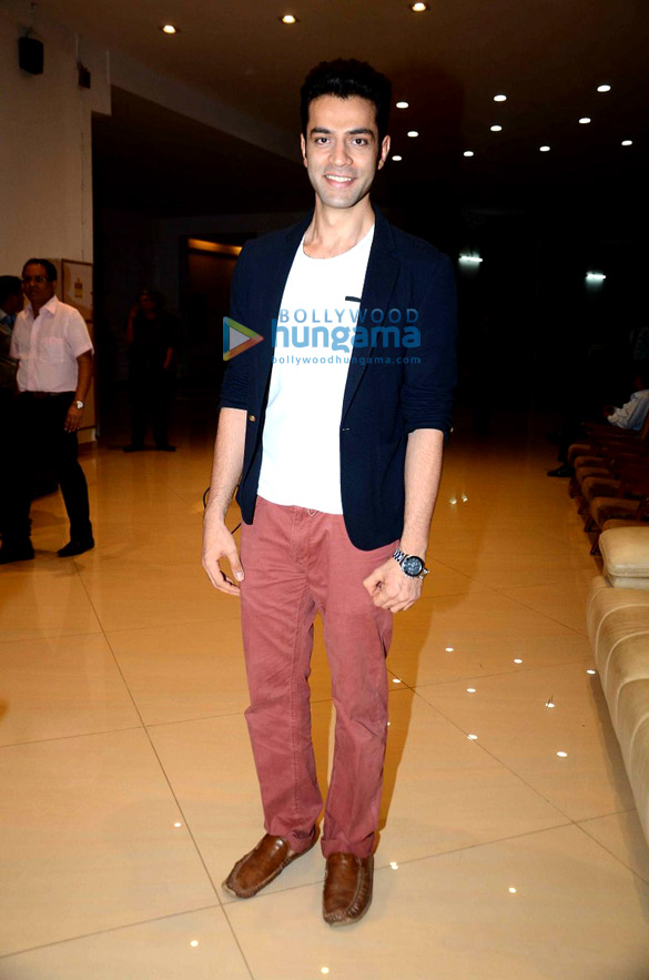 celebs grace the special screening of aligarh 9