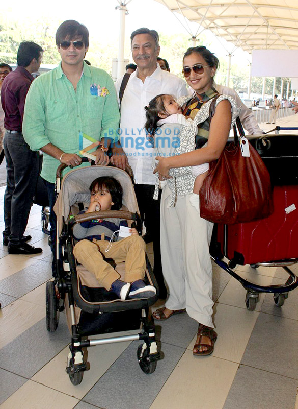 aamir khan ileana dcruz bipasha basu and many others snapped at the domestic airport 15