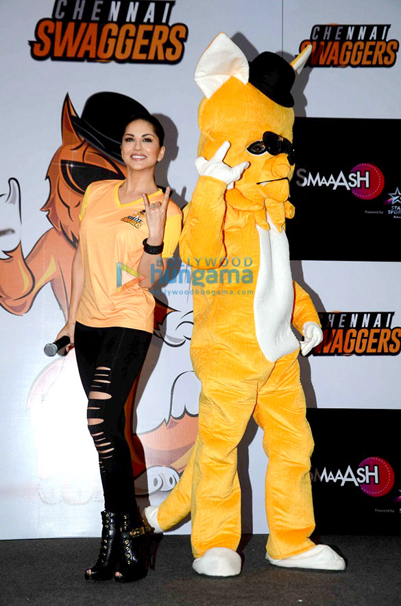 sunny leone promotes her bcl team the chennai swaggers at smaaash mumbai 4