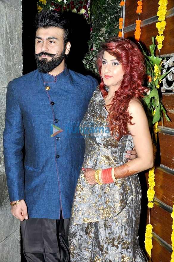 aarya babbar poses with wife post his wedding 3
