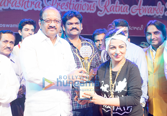 hard kaur honoured at the maharashtra prestigious ratna awards 2