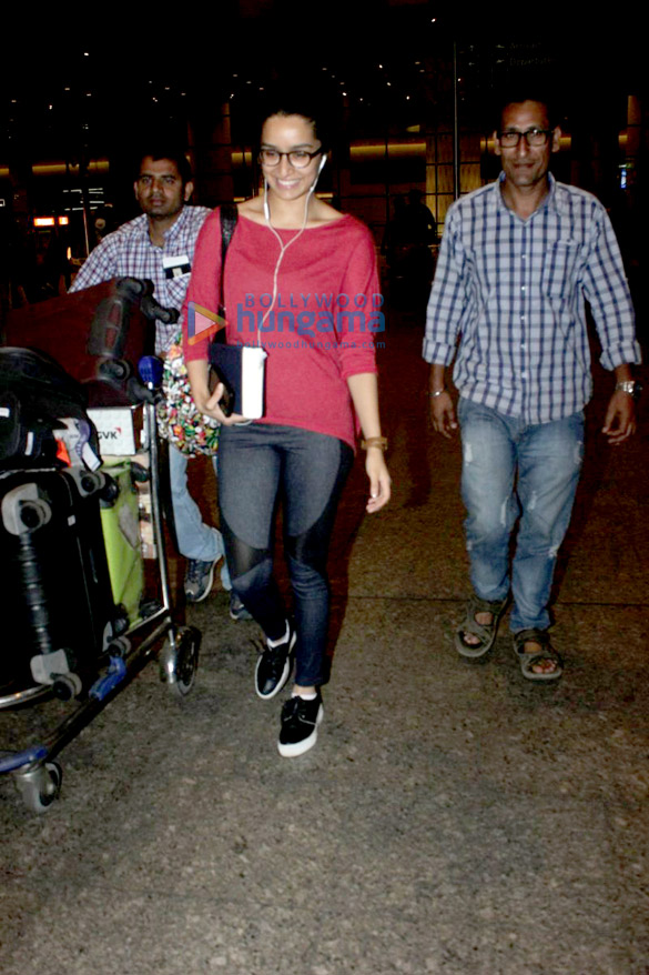 shraddha kapoor snapped arriving from bangkok after shooting for the lakme ad 4