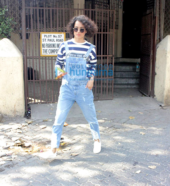 kangna ranaut snapped post dubbing session at a studio in the suburbs 5