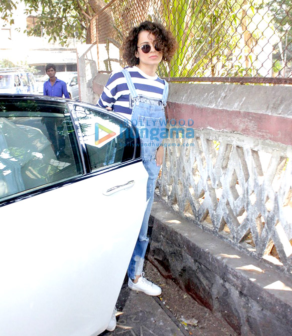 kangna ranaut snapped post dubbing session at a studio in the suburbs 9