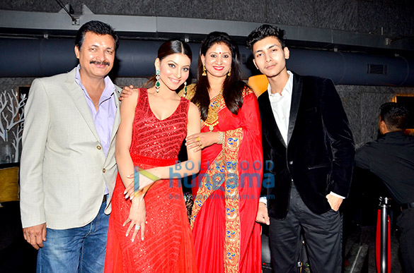 urvashi rautela celebrates her birthday with her family and director inder kumar 3