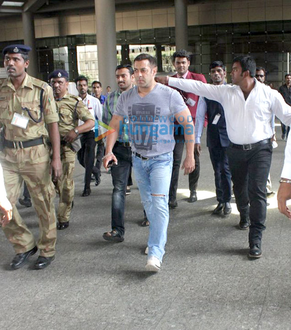 salman khan returns after a short vacation in dubai 8
