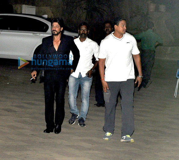 shah rukh khan visits sanjay dutts home post his release 12