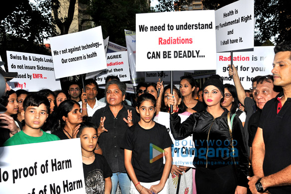irrfan khan flags off the silent march by residents of lokhandwala oshiwara to prevent installation of 4g tower in public ground 7