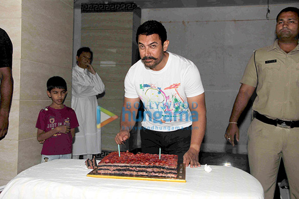 aamir khan celebrates his 51st birthday with media 4