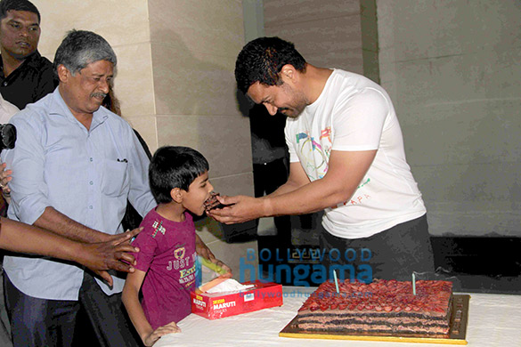 aamir khan celebrates his 51st birthday with media 2