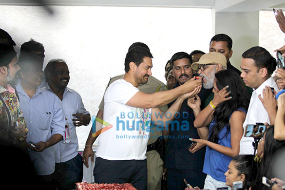 aamir khan celebrates his 51st birthday with media 5