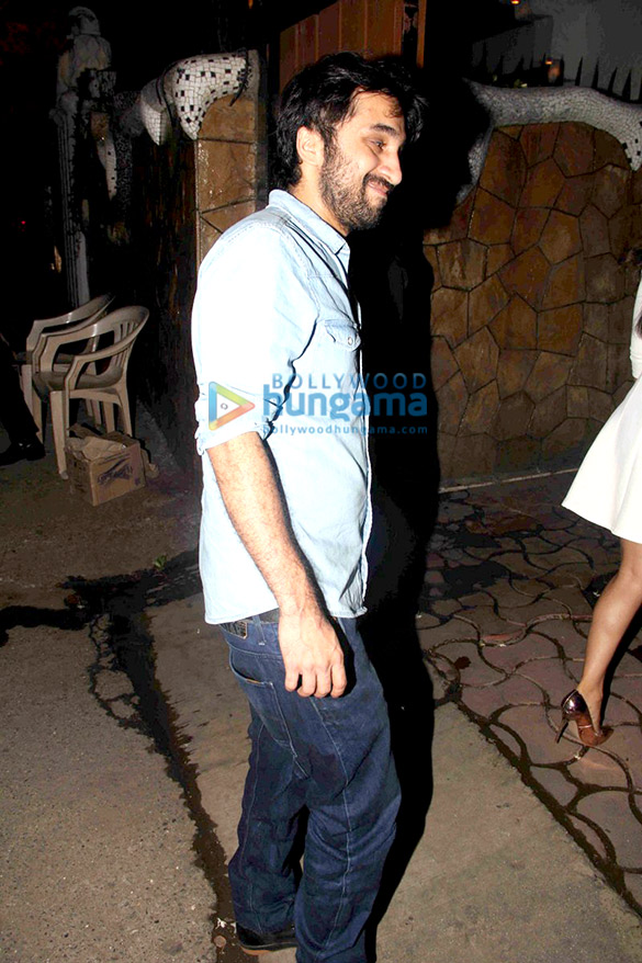 shah rukh khan yo yo honey singh sushant singh rajput kriti sanon at karim moranis birthday bash 5