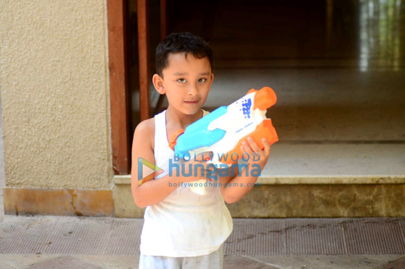 sanjay dutts kids snapped playing holi 4