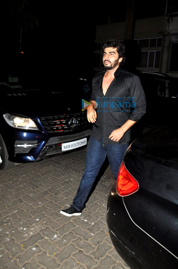 arjun kapoor anupam kher farah khan others at sunita kapoors birthday dinner 8