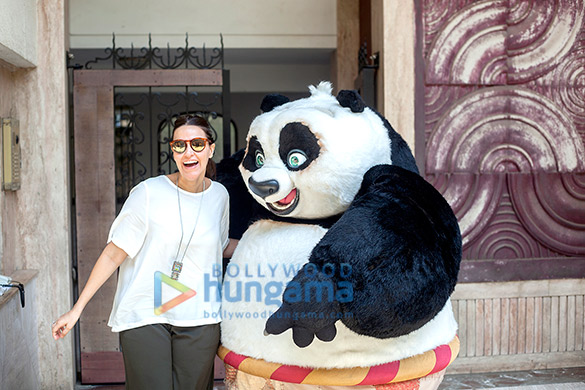 jacqueline fernandez neha dhupia snapped with po the panda from kung fu panda 3