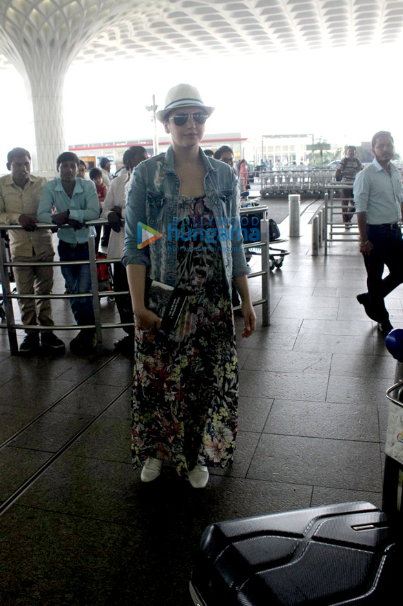 huma qureshi snapped at the airport 8